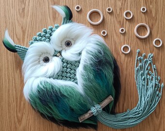 Large macrame owl with worsted wool