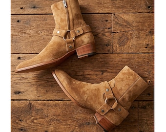 Botines de estilo vintage de ante color tostado con arnés, botines western con cremallera lateral y detalle de anillo, calzado de ante de primera calidad para hombre.