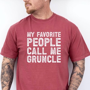 May include: Red t-shirt with white text that reads "My Favorite People Call Me Gruncle".