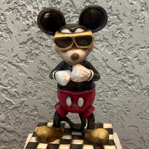 Mickey Mouse Statue, Whimsical Resin Disney Figurine, Vintage Cartoon Character Decor, Collectible Gift for Disney Fans, Kid&#39;s Room Art