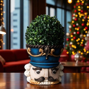 Notenkraker plantenbak, handgeschilderde kerstplantpot, feestelijk notenkrakerdecor met blauwe hoed, tafelstuk vakantietafel, kerstcadeau
