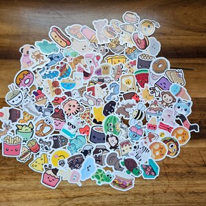 Adorables autocollants de dessins animés d'animaux et d'aliments, imperméables, résistants aux rayures, haute résolution, autocollants en vinyle brillant pour adultes et enfants.
