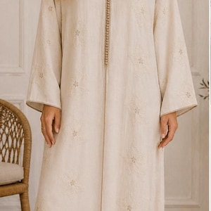 Jellaba Marocaine en Lin Brodé – Luxe, Élégance et Tradition