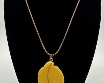 Vintage Butterscotch Bakelite Leaf Pendant Necklace
