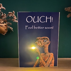 Carte lumineuse LED faite main avec un bon rétablissement/une meilleure sensation de santé. Extraterrestre, extraterrestre, geek, cinéphile, années 80, science-fiction, espace, classique culte