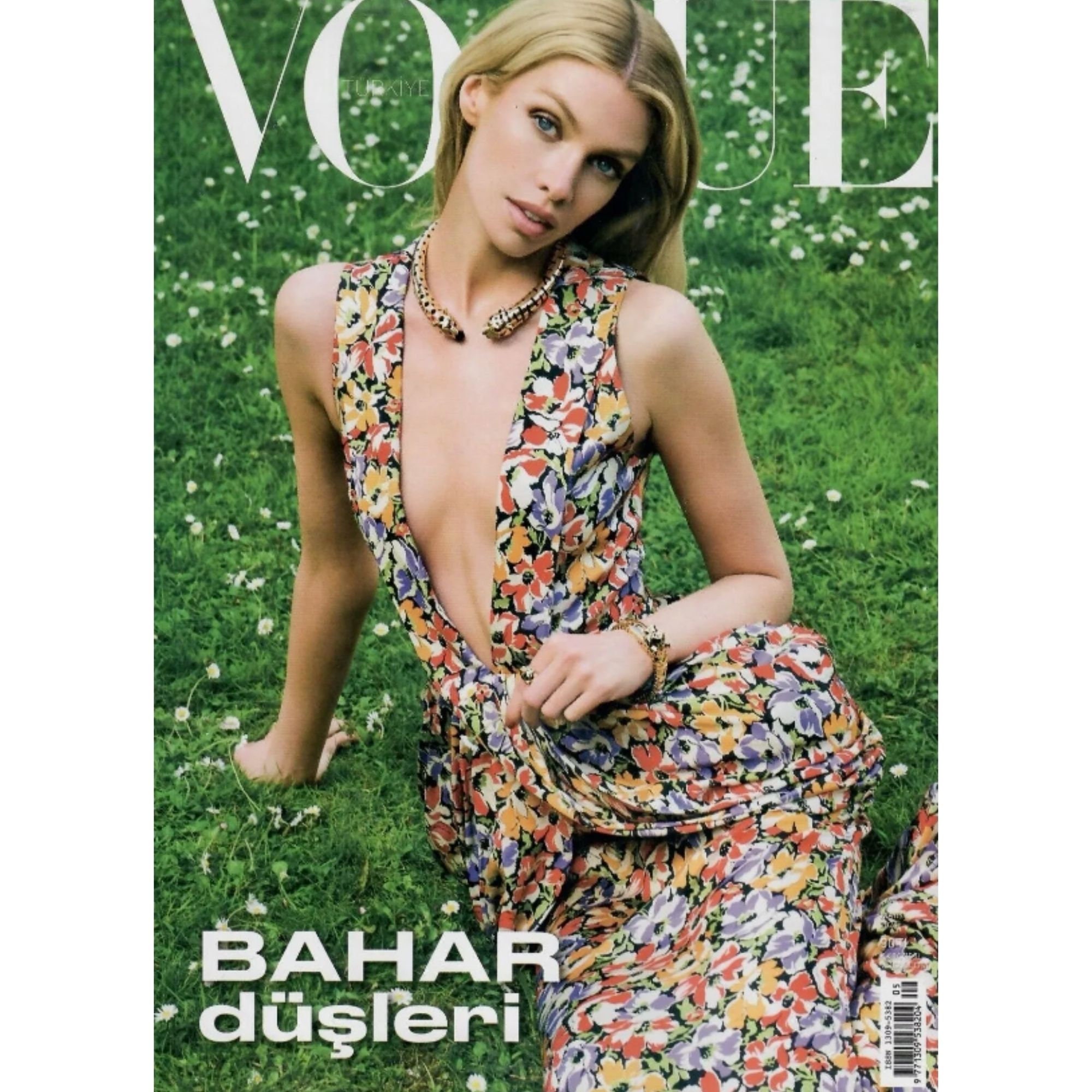 Get digital access to Vogue Türkiye - May 2022 issue