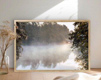 Fotografia de um lago à luz da manhã – Download digital | Impressão em pôster com tema de névoa | Imagem da natureza | Paisagem nos Países Baixos