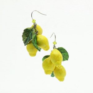 Orecchini  con Limoni  modellati e dipinti a mano  ,leggeri,romantici,orecchini gialli ,orecchini a limone, orecchini frutta