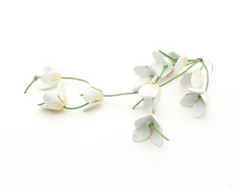 Orecchino singolo con i fiori a campanelle bianche,argento 925,orecchini leggeri, orecchini estivi, ,orecchini sposa, orecchini romantici