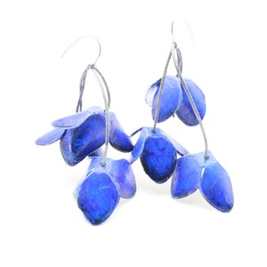 Orecchini grandi blue oltremare, orecchini leggeri,fiori, orecchini estivi, blue,orecchini pendenti, orecchini romantici,