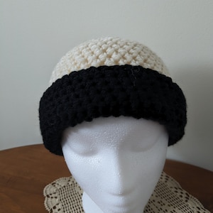 Winter Hat, Crochet Cloche Hat, Bucket Hat, Gift for Her, Cloche Hat, Elegant Hat, Mother&#39;s day gift, White Black Hat, Woman&#39;s Hat