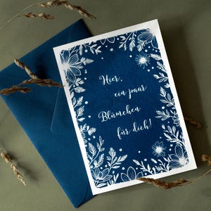 Biglietto di auguri fatto a mano con motivo floreale | Biglietto pieghevole cianotipico su carta da acquerello di alta qualità: design unico per auguri speciali
