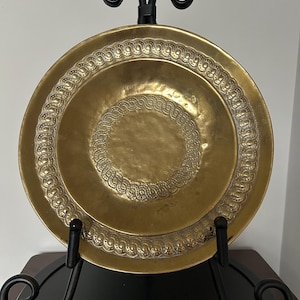 Vintage Italian Brass Tray Plate – Hand Hammered & Signed – 11.5” Round – Mid-Century Decor – Boho Wall Art or Table Centerpiece