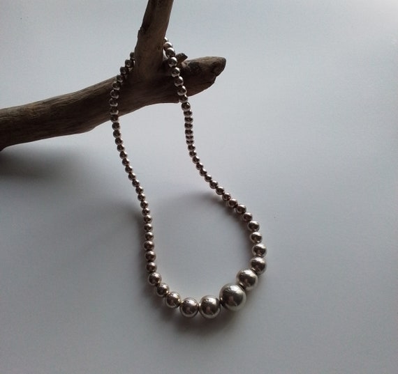 Sterling silver graduated Navajo pearl necklace, … - image 3