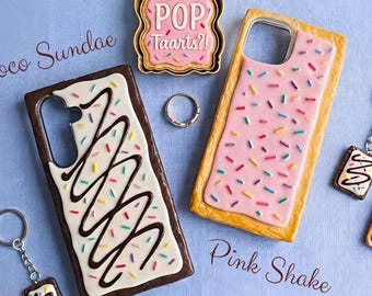 iPhone-Hülle und Schlüsselanhänger im Pop-Tart-Stil aus Polymer Clay, handgefertigt, personalisierbar mit Namen. Erhältlich für iPhone 17, 16 Pro Max, Galaxy S26, 25 Ultra Plus. (Gebäck-Pop-Tarts-Design)