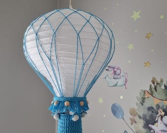 Lampa makramowa w kształcie balonu na ogrzane powietrze: dekoracja pokoju dziecięcego