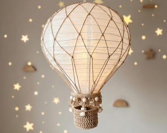 Lampada mongolfiera in macramè: decorazione per cameretta a tema viaggio