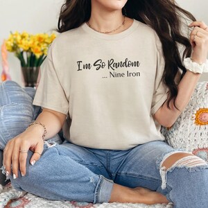 I and #39;m So Random Nine Iron Funny Golf Shirt for Golfers, Absurdist Humor Tee, Weird Golf Gag Gift for Him, Sarcastic Golfer and immagine 1