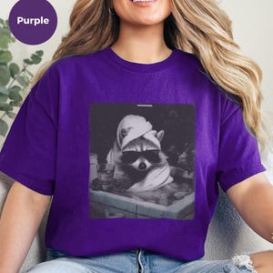 Waschbär Shirt | Waschbär in einem Spa, entspannendes Tiergrafik-T-Shirt Bild 1