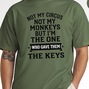Camiseta com humor sarcástico: Não é meu circo, não são meus macacos, mas fui eu quem lhes dei as chaves | Camiseta engraçada do caos imagem 1