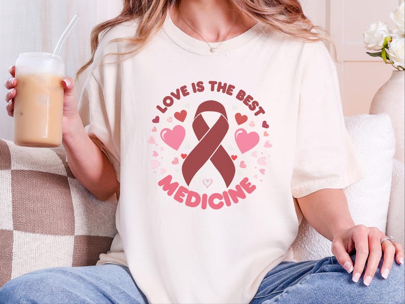 Comfort Colors T-Shirt zur Unterstützung von Familien mit Blutkrebs, „Liebe ist die beste Medizin“-T-Shirt, Oberteil zur Unterstützung von Chemotherapie-Pflegepersonen, T-Shirt für Familien mit Krebs Bild 7