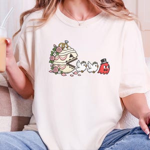 Gamer-Hochzeitsshirt, Geschenk für Gaming-Paare, Retro-Gaming-T-Shirt, Nerdiges Hochzeitsgeschenk, Pac-Man-Shirt Bild 6