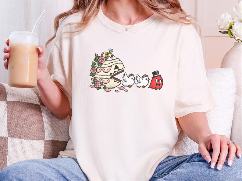 Gamer-Hochzeitsshirt, Geschenk für Gaming-Paare, Retro-Gaming-T-Shirt, Nerdiges Hochzeitsgeschenk, Pac-Man-Shirt Bild 6