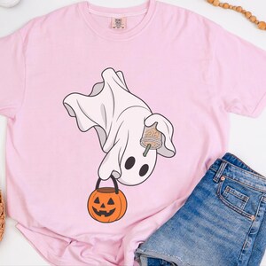 Camiseta de fantasmas para café, camiseta de fantasmas "Boo", camiseta de café de Halloween, camiseta de fantasmas adorable, camiseta de temporada espeluznante, camiseta de café de otoño, regalo para amantes del café imagen 4
