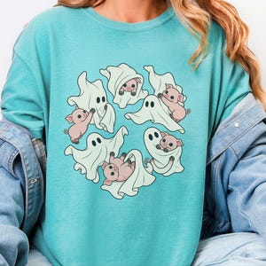 Camiseta de fantasma, regalo para amantes de los cerdos, camiseta de fantasma de Halloween, camiseta de temporada espeluznante, camiseta con estampado de cerdo, camiseta de animales de granja imagen 1
