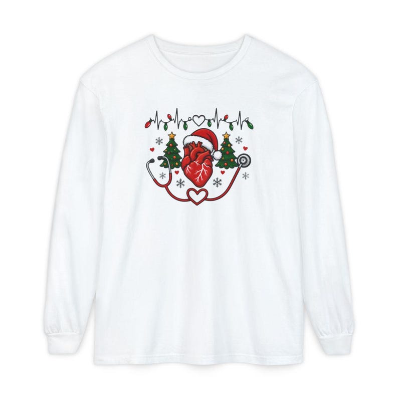 Christmas Nurse Shirt, Cardiac Nurse Christmas Gift, Cardiology Nurse Tee, Heart Anatomy Shirt, Telemetry Tech Shirt, Festive Nurse Top imagen 14