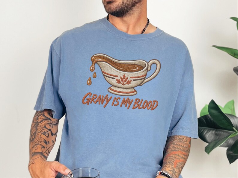 „Soße ist mein Blut“-Shirt, Geschenk für Feinschmecker zum Thanksgiving-Fest, lustiges Koch-T-Shirt, Sweatshirt für das Festessen, Geschenk für Foodies Bild 1