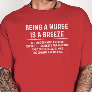 T-shirt humoristique sur le thème des infirmières, « Être infirmière, c'est facile », T-shirt drôle pour infirmières sarcastiques, Humour hospitalier, T-shirt « Pas mon singe », Anniversaire médical image 8