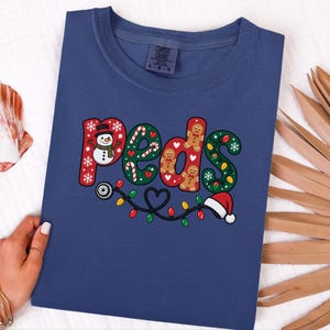 Camiseta navideña para enfermera pediátrica, regalo festivo para enfermera pediátrica, sudadera navideña para enfermera, top navideño para enfermera pediátrica imagen 5