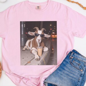 Funny Goat Shirt, Goat Lover Gift, Iced Coffee Tee, Animal Meme Shirt, Farm Life Tee, Coffee Addict Gift, Cool Goat Shirt zdjęcie 9