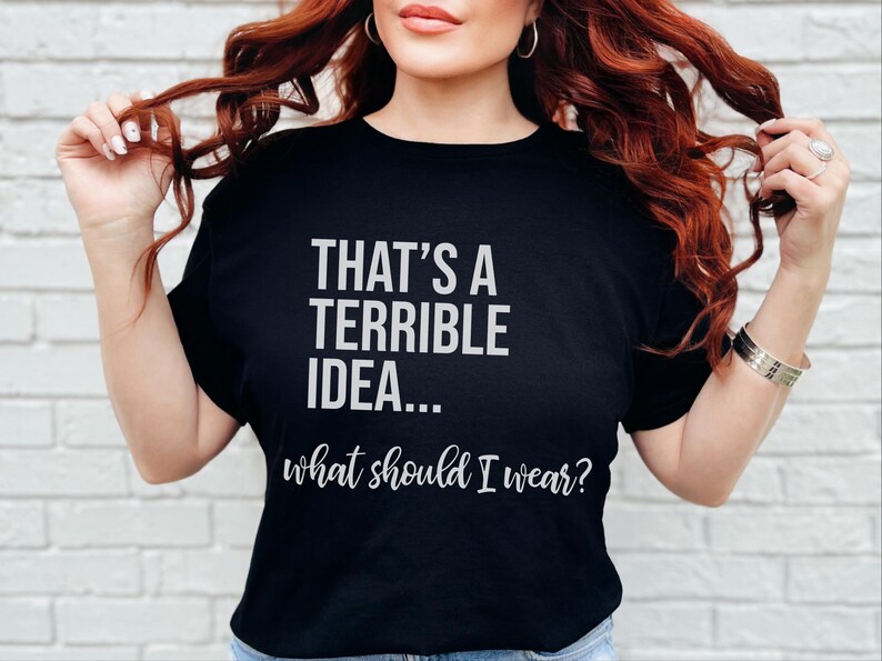 Verrücktes Meme-T-Shirt: „Das ist eine schreckliche Idee … Was soll ich anziehen?“, Lustiges, sarkastisches Zitat-Shirt für Frauen, Chaotisch-guter Humor für Erwachsene (Grafik) Bild 9