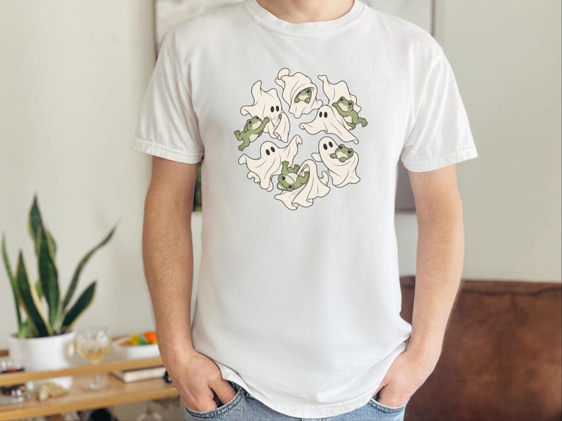 Maglietta per amanti delle rane, regalo a tema fantasmi, maglietta per la stagione spettrale, top di Halloween in stile cottagecore, regalo per amanti degli anfibi, divertente abbigliamento grafico autunnale immagine 8