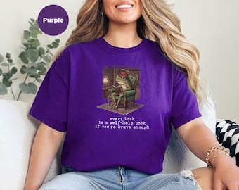 Camiseta com estampa de sapo lendo, camiseta com humor literário, camiseta com frase engraçada, presente para leitor de biblioteca, roupa para amante da leitura, camiseta aconchegante para rato de biblioteca