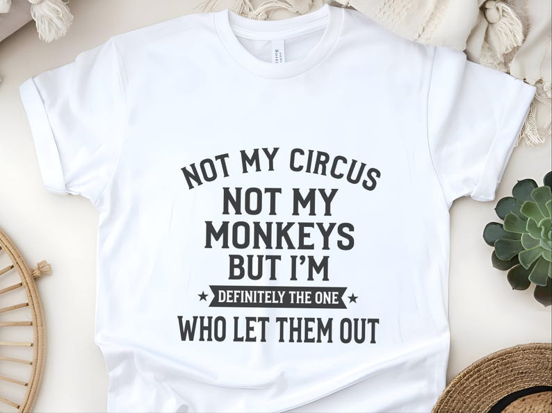 "Não é meu circo, não são meus macacos, mas definitivamente fui eu quem os soltou" - Camiseta feminina sarcástica, ideia de presente engraçada, presente divertido e original imagem 6