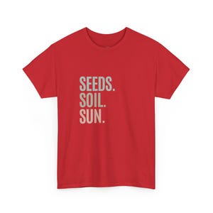 Seeds. Soil. Sun. - Easy to Grow Seeds for Your Home Garden and Plant Lover Gift Tee. Organic Gardening Gardener T-Shirt with Green Thumb Bild 1