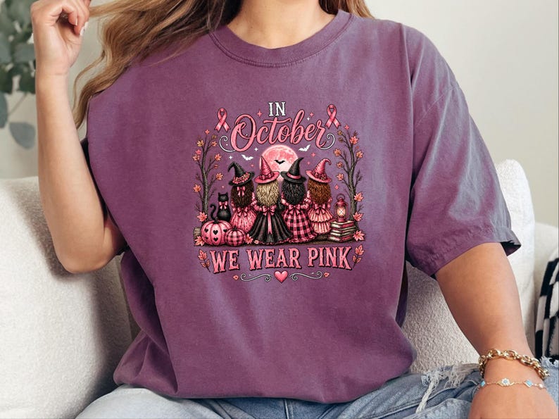 En octobre, on porte du rose ! T-shirt, cadeau d’Halloween pour la sensibilisation au cancer du sein, T-shirt de sorcière au ruban rose, Équipe de soutien aux personnes atteintes de cancer image 1