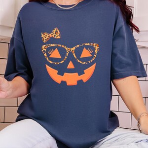 Comfort Colors Jack O Lantern Face Shirt, Womens Fall Halloween Party Tee, Cute Leopard Print Pumpkin Sweatshirt, Leopard Pumpkin image 3