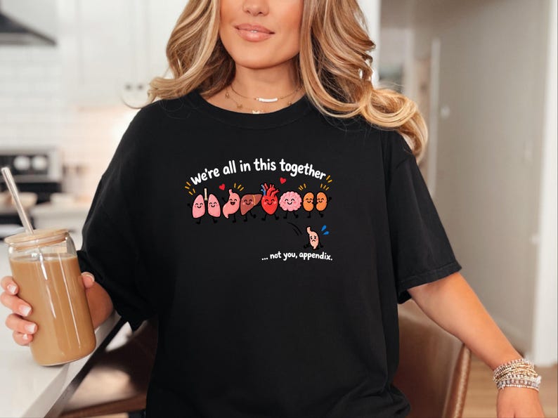 T-Shirt mit Blinddarm-OP-Motiv, lustiges Medizin-T-Shirt, Geschenk zur Genesung nach einer Blinddarmentfernung, niedliches T-Shirt mit menschlicher Organanatomie, Geschenk für OP-Krankenschwestern Bild 6