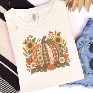 Floral Pumpkin Shirt, Vintage Patchwork Fall Tee, Cottagecore Thanksgiving Outfit, Quilted Pumpkin Autumn Garden Gift image 4