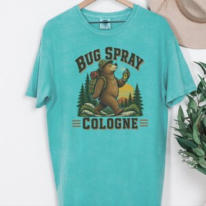 Camiseta divertida para senderismo, camiseta de naturaleza al aire libre, idea de regalo para campistas, camiseta con repelente de insectos, camiseta de senderismo con osos, regalo de humor para excursionistas, camiseta para amantes del senderismo imagen 9