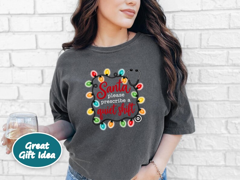 Er Nurse Christmas Shirt, Nurse Holiday Shirt, Christmas Medical Shirt, Santa Please Prescribe A Quiet Shift, Christmas Nurse Tee Bild 6
