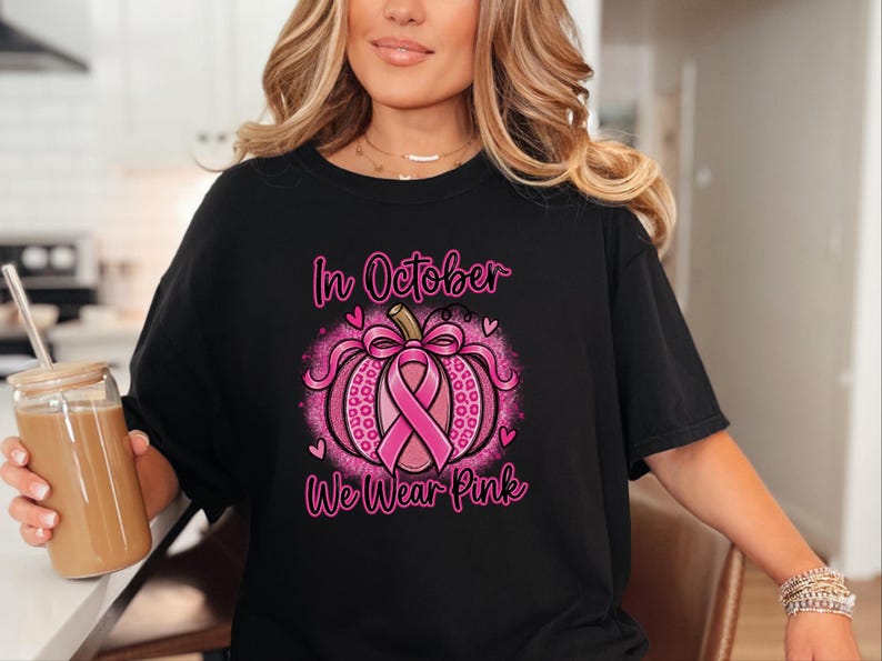 In oktober dragen we een roze shirt, een pompoencadeau ter bevordering van borstkankerbewustzijn, een roze lint-herfstshirt, een hoodie met steunmotief en een shirt voor overlevenden. afbeelding 9
