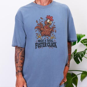 Camiseta divertida de gallinas, regalo para criadores de gallinas, camiseta sarcástica de granja, ¡Qué cacareo tan total!, camiseta divertida de aves de corral, regalo para la loca de las gallinas imagen 7