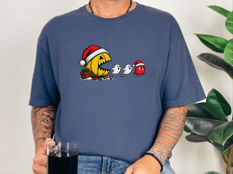 Camiseta Pac-Man, Presente de Natal para Gamers, Camiseta Retrô de Arcade, Camiseta de Jogos para as Festas, Camiseta Divertida para Gamers, Presente de Natal Pac-Man imagem 7