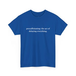 Procaffeinating: The Art of Delaying Everything - Funny Coffee T-Shirt, Sarcastic Humor and Caffeine Addict Gift for Office and Work. Bild 5