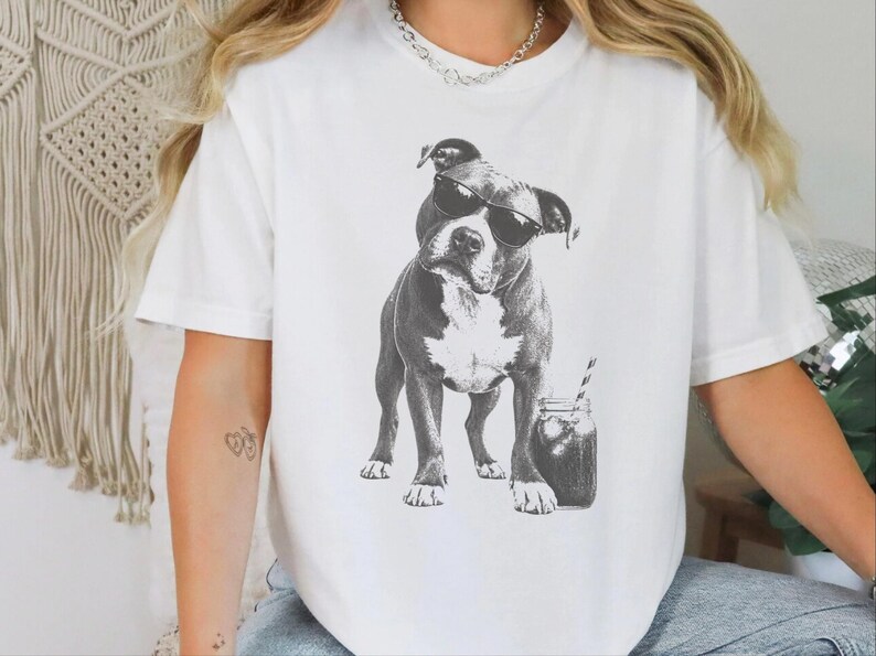 Funny Pitbull Shirt, Iced Coffee Dog Lover Gift, Pittie Mom Tee, Bully Breed Graphic Shirt, Vintage Dog Tee imagem 1